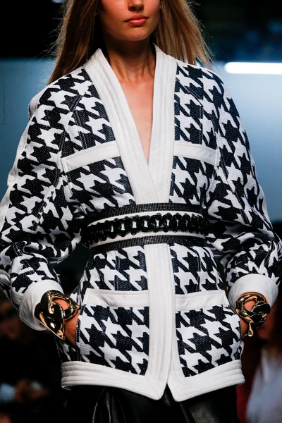 Look 1